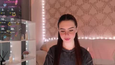 Snapshot of holymiax chatting on 11.23.25 Mia online show from 11.23.25