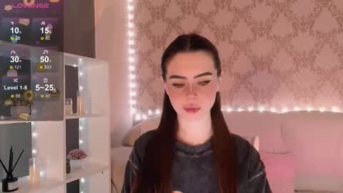 Snapshot of holymiax chatting on 11.28.25 Mia online show from 11.28.25