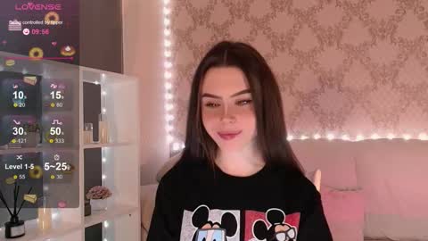 Snapshot of holymiax chatting on 12.01.25 Mia online show from 12.01.25