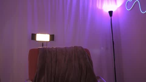 Snapshot of honeeeey_ chatting on 11.20.25 honeeeey_ online show from 11.20.25