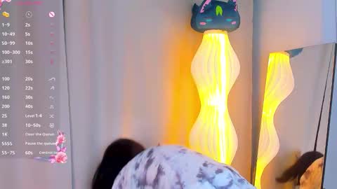 Snapshot of honeey_beee chatting on 10.02.25 May online show from 10.02.25