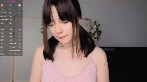 Snapshot of honeey_beee chatting on 11.28.25 May online show from 11.28.25