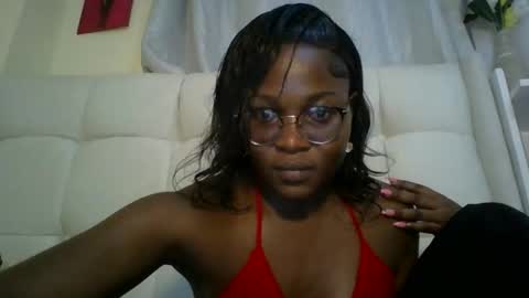 Snapshot of honevey chatting on 03.30.26 Honevey online show from 03.30.26