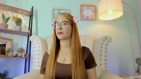 Snapshot of honey_fox01 chatting on 02.17.26 HONEY online show from 02.17.26