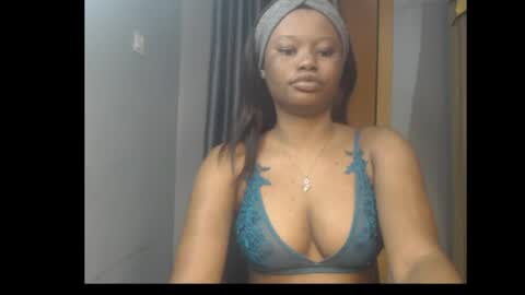 Snapshot of honey_juicydoll chatting on 07.16.26 Sonia online show from 07.16.26