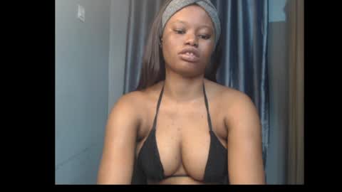 Snapshot of honey_juicydoll chatting on 07.18.26 Sonia online show from 07.18.26