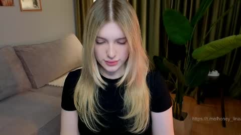Snapshot of honey_kors chatting on 04.20.26 Lina online show from 04.20.26