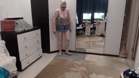 Honey Lady online show from 10.25.25