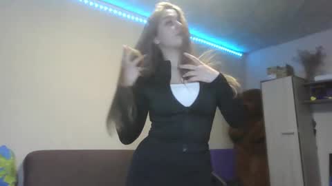 honey_lolaaa online show from 10.22.25