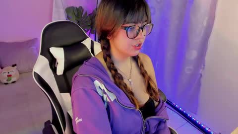 Snapshot of honey_m0on chatting on 05.07.26 Milenka online show from 05.07.26