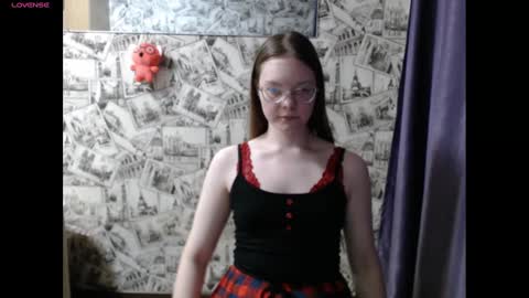 Snapshot of honey_mood chatting on 12.11.24 Lina online show from 12.11.24