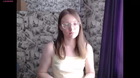 Snapshot of honey_mood chatting on 01.01.25 Lina online show from 01.01.25