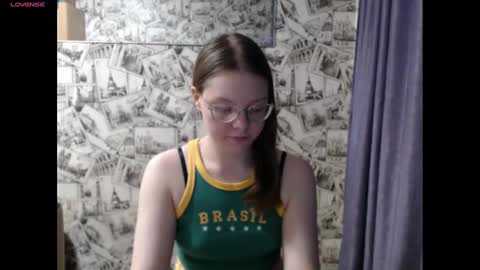 Snapshot of honey_mood chatting on 01.15.25 Lina online show from 01.15.25