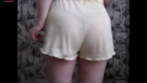 Snapshot of honey_mood chatting on 01.18.25 Lina online show from 01.18.25