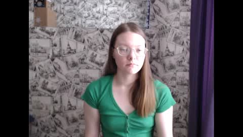 Snapshot of honey_mood chatting on 02.04.25 Lina online show from 02.04.25