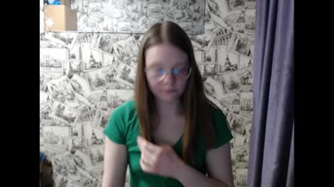 Snapshot of honey_mood chatting on 02.04.25 Lina online show from 02.04.25