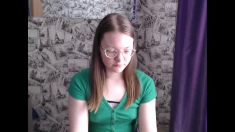 Snapshot of honey_mood chatting on 02.15.25 Lina online show from 02.15.25
