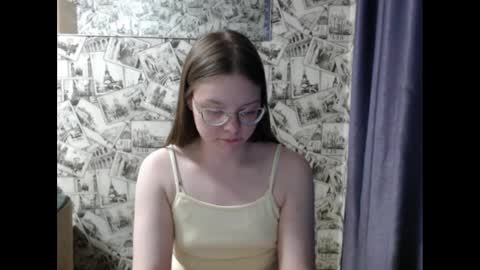 Snapshot of honey_mood chatting on 03.04.25 Lina online show from 03.04.25