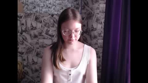 Snapshot of honey_mood chatting on 03.10.25 Lina online show from 03.10.25
