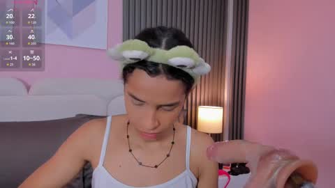 Snapshot of honey_sofii_ chatting on 10.02.25 honey_sofii_ online show from 10.02.25