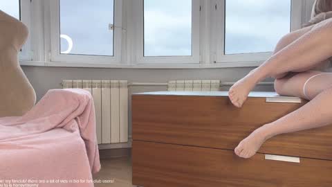 Snapshot of honey_sunshine chatting on 11.03.25 Jenyanew vid how I squirt in forest in bio online show from 11.03.25