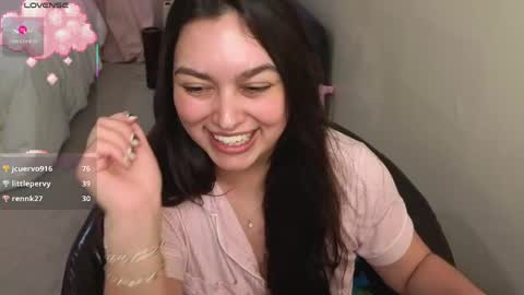 Snapshot of honey_tia chatting on 05.16.26 Tia online show from 05.16.26
