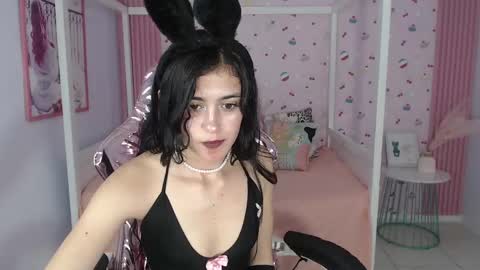Snapshot of honey_torres_sub chatting on 01.10.25 HONEY online show from 01.10.25