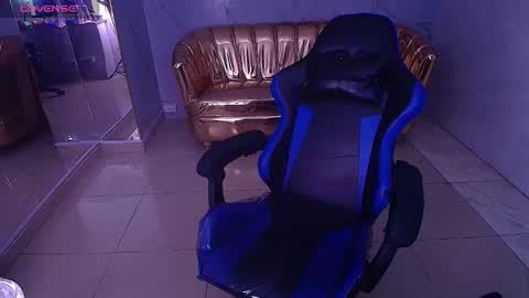 Snapshot of honey_torres_sub chatting on 11.10.25 HONEY online show from 11.10.25