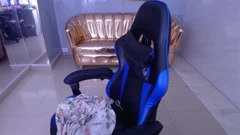 Snapshot of honey_torres_sub chatting on 11.13.25 HONEY online show from 11.13.25