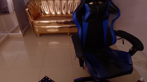 Snapshot of honey_torres_sub chatting on 11.22.25 HONEY online show from 11.22.25