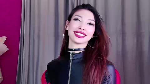 Snapshot of honey_yani chatting on 12.27.24 yani online show from 12.27.24