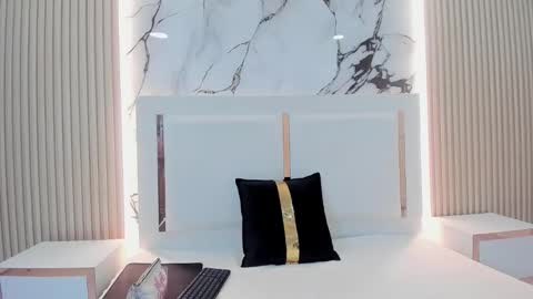 Snapshot of honeyangelh chatting on 02.19.26 honeyangelh online show from 02.19.26