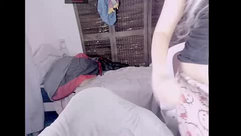 Snapshot of honeyapplealaska chatting on 10.25.25 Honey Apple Alaska online show from 10.25.25