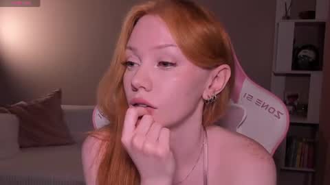 Snapshot of honeyautumn chatting on 06.27.26 honeyautumn online show from 06.27.26