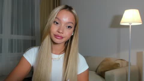 Snapshot of honeybae3 chatting on 12.18.24 Kira Instagram asaphoney Fansly asaphoney online show from 12.18.24