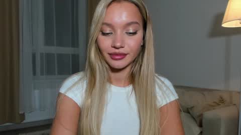 Snapshot of honeybae3 chatting on 12.23.24 Kira Instagram asaphoney Fansly asaphoney online show from 12.23.24