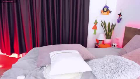 HoneyCarrol online show from 10.27.25