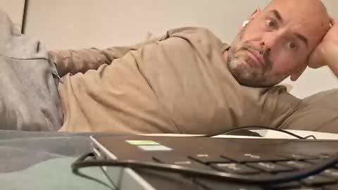 Snapshot of honeydaddyforyou chatting on 12.05.25 honeydaddyforyou online show from 12.05.25