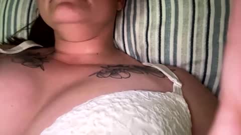 Snapshot of honeygirlox chatting on 09.24.25 honeygirlox online show from 09.24.25