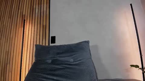 Sofia independent model online show from 12.21.25