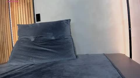 Sofia independent model online show from 01.17.26