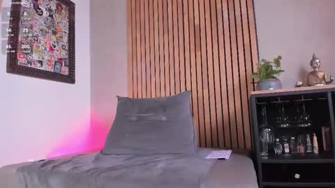 Sofia independent model online show from 03.24.26