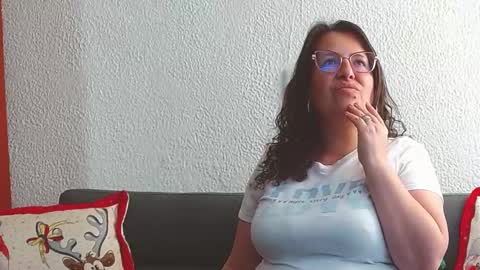 Snapshot of honeyhotpaty chatting on 12.08.24 sofia online show from 12.08.24