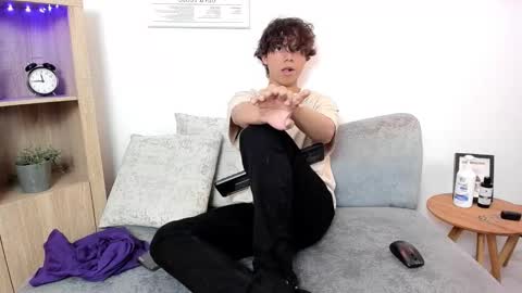 Snapshot of honeymoon_sariel chatting on 09.28.25 honeymoon_sariel online show from 09.28.25