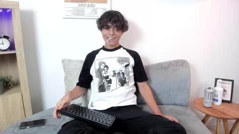 Snapshot of honeymoon_sariel chatting on 10.10.25 honeymoon_sariel online show from 10.10.25