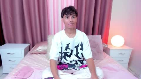 Snapshot of honeymoon_sariel chatting on 10.19.25 honeymoon_sariel online show from 10.19.25