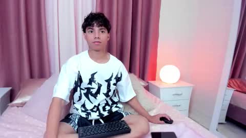 Snapshot of honeymoon_sariel chatting on 10.20.25 honeymoon_sariel online show from 10.20.25