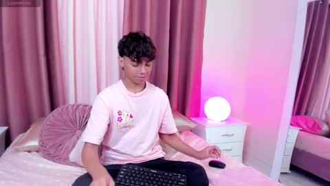 Snapshot of honeymoon_sariel chatting on 10.22.25 honeymoon_sariel online show from 10.22.25