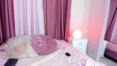 Snapshot of honeymoon_sariel chatting on 10.23.25 honeymoon_sariel online show from 10.23.25