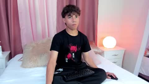 Snapshot of honeymoon_sariel chatting on 10.30.25 honeymoon_sariel online show from 10.30.25